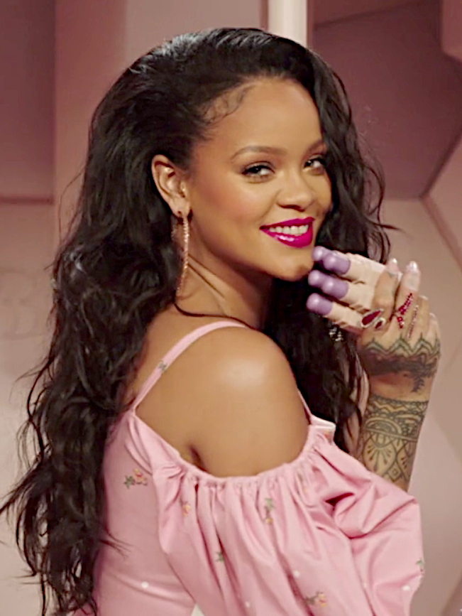 Rihanna'nın evine ateş açan kadın hakkında iddianame