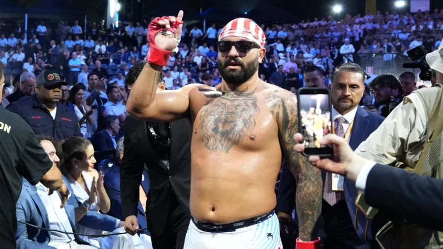 Rogan: Michelle Obama'ya hakaret eden UFC dövüşçüsü Beyaz Saray'a davet edilmemeliydi