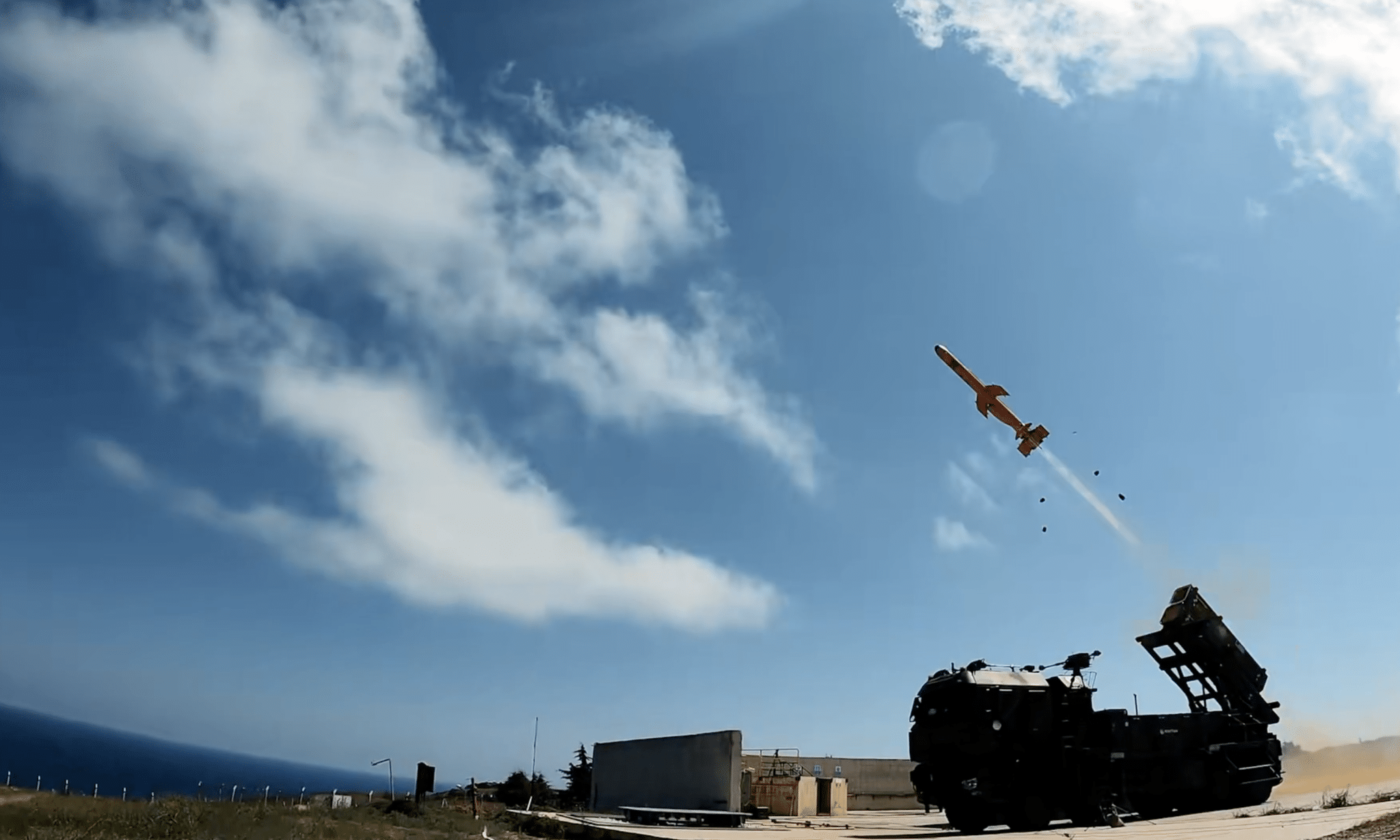 Roketsan ÇAKIR Seyir Füzesini Karadan Deniz ve Kara Hedeflerine Karşı Test Etti