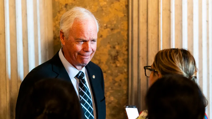 Ron Johnson, McConnell fotoğrafı şüphesini geri çekti