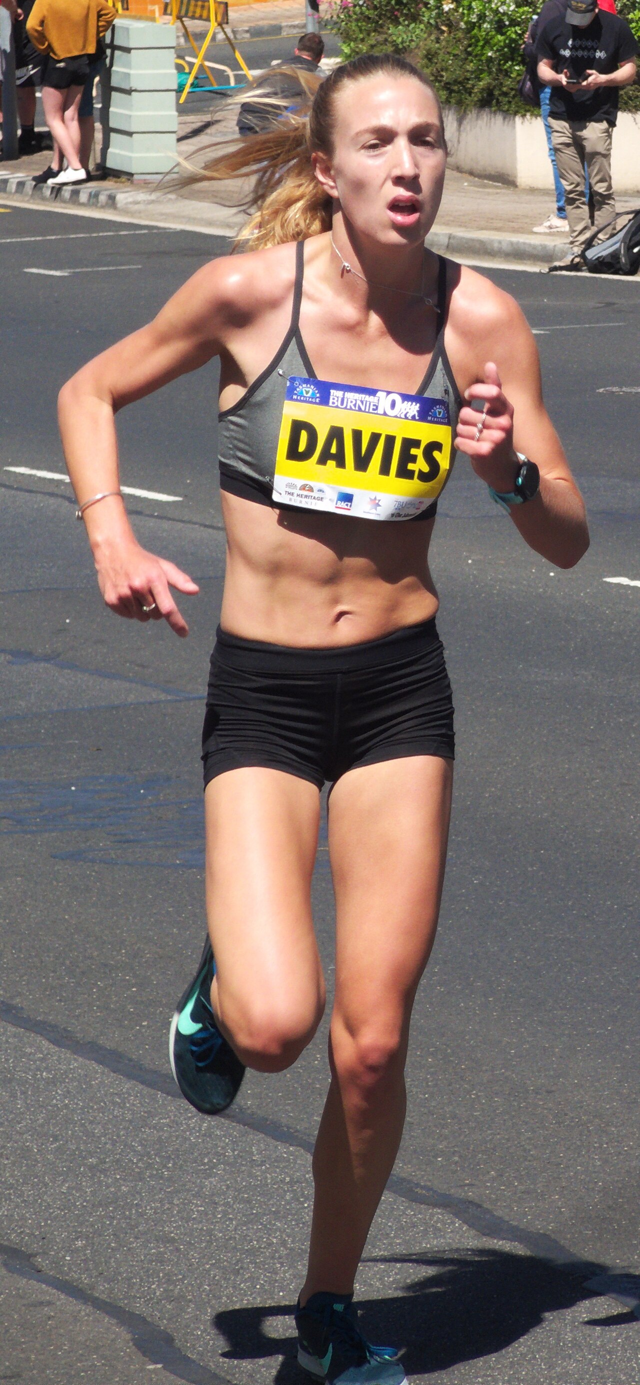 Rose Davies 5000 metrede altın madalya kazandı