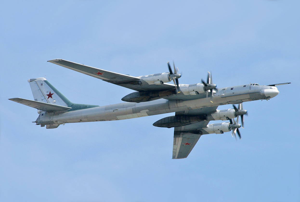 Rus bombardıman uçakları Barents ve Norveç denizlerinde uçuş yaptı