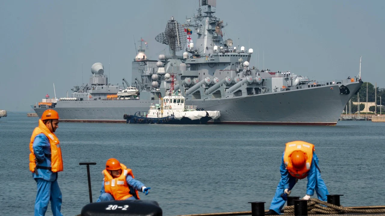 Rus Deniz Kuvvetleri'nden Çin'e Ziyaret: Varyag ve Ufa Qingdao'da