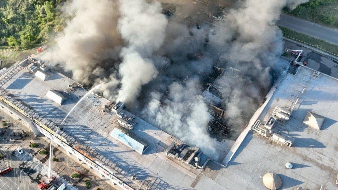 Rus İHA saldırısı Ukrayna'da alışveriş merkezini vurdu: 16 ölü, 130 yaralı