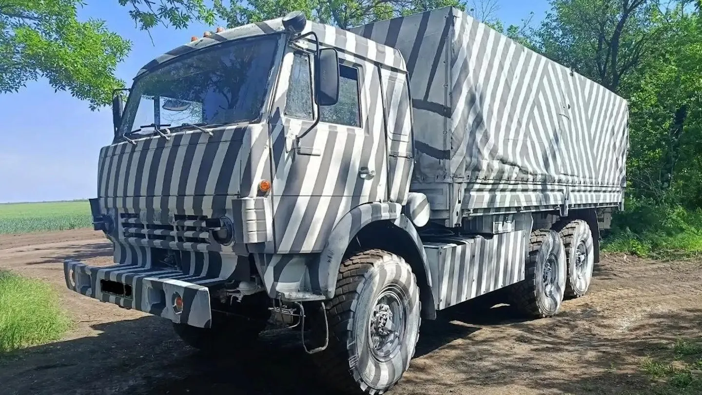 Rus Kamyonlarına 'Kamaşma' Boyası: Yapay Zekalı İHA'lara Karşı