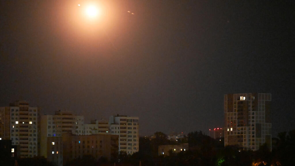 Rus saldırılarında Kiev manastırı hasar gördü: 20 yaralı