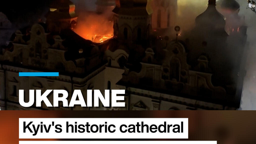 Rus saldırısında Kiev'in tarihi katedrali alevler içinde