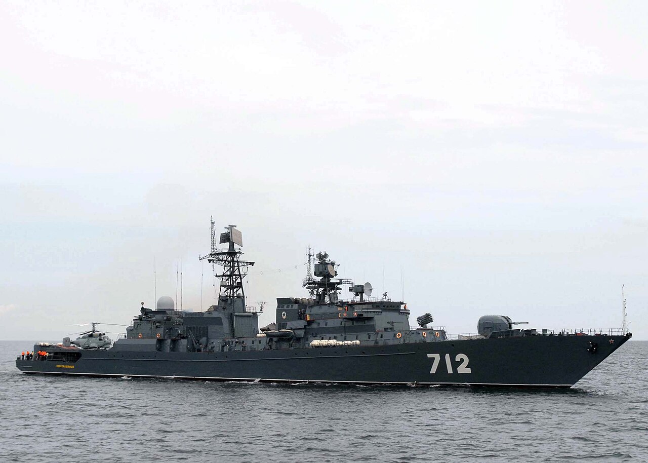 Rus savaş gemisi İngiltere kıyılarında tatbikat yaptı