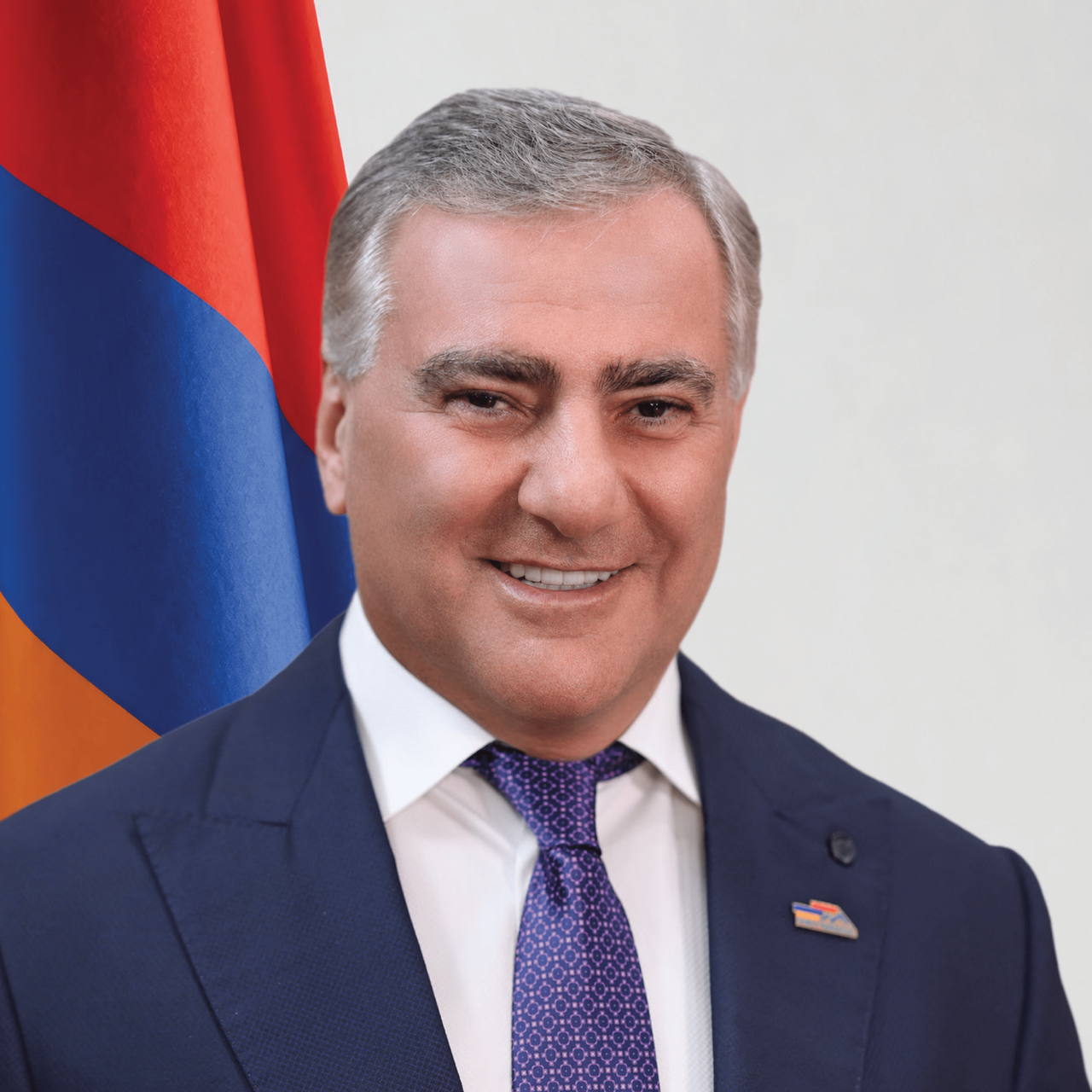 Rus yanlısı milyarder ev hapsinde Ermenistan'da iktidar peşinde