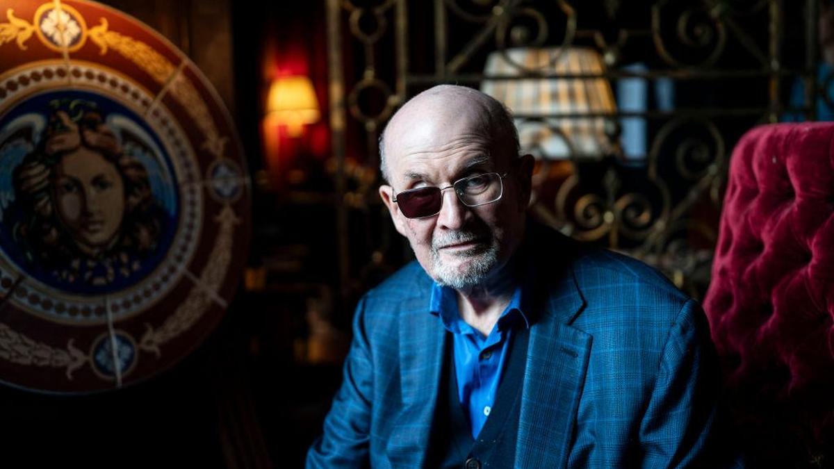 Rushdie: İfade özgürlüğü savaşı küresel bir mücadele