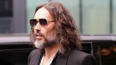 Russell Brand davası başladı: Savcılık 'cinsel saldırgan' dedi