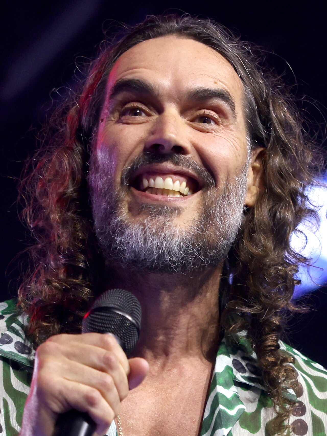 Russell Brand'e tecavüz davasında çarpıcı ifade: 'Beni hayvan gibi gördü