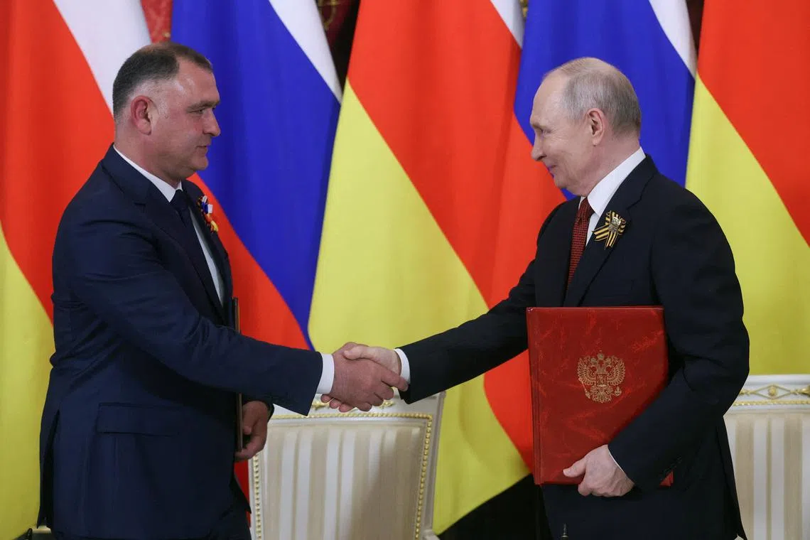 Rusya destekli Güney Osetya lideri Putin danışmanı oluyor