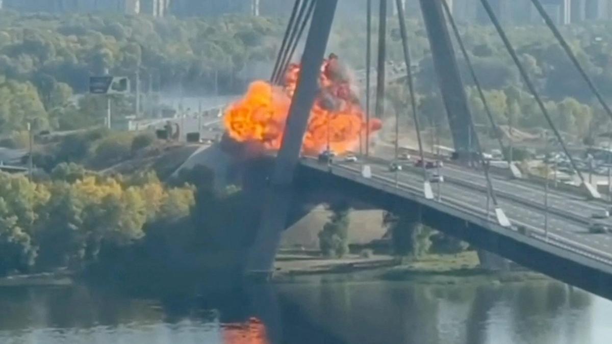 Rusya: Kiev'de köprü ve Karadeniz'de iki gemi vuruldu