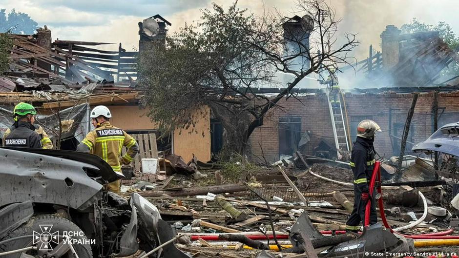 Rusya, Kiev yakınlarında drone gösterisini vurdu: 10 ölü