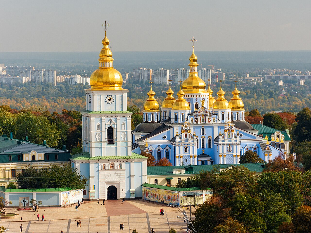 Rusya saldırısında Unesco listesindeki Kiev tarihi manastırındaki katedral yandı