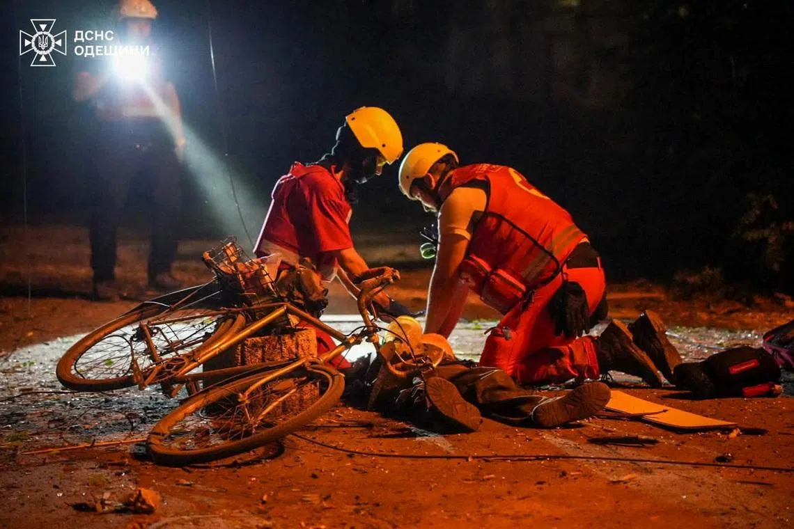 Rusya Ukrayna'nın Karadeniz limanlarını vurdu: 3 ölü