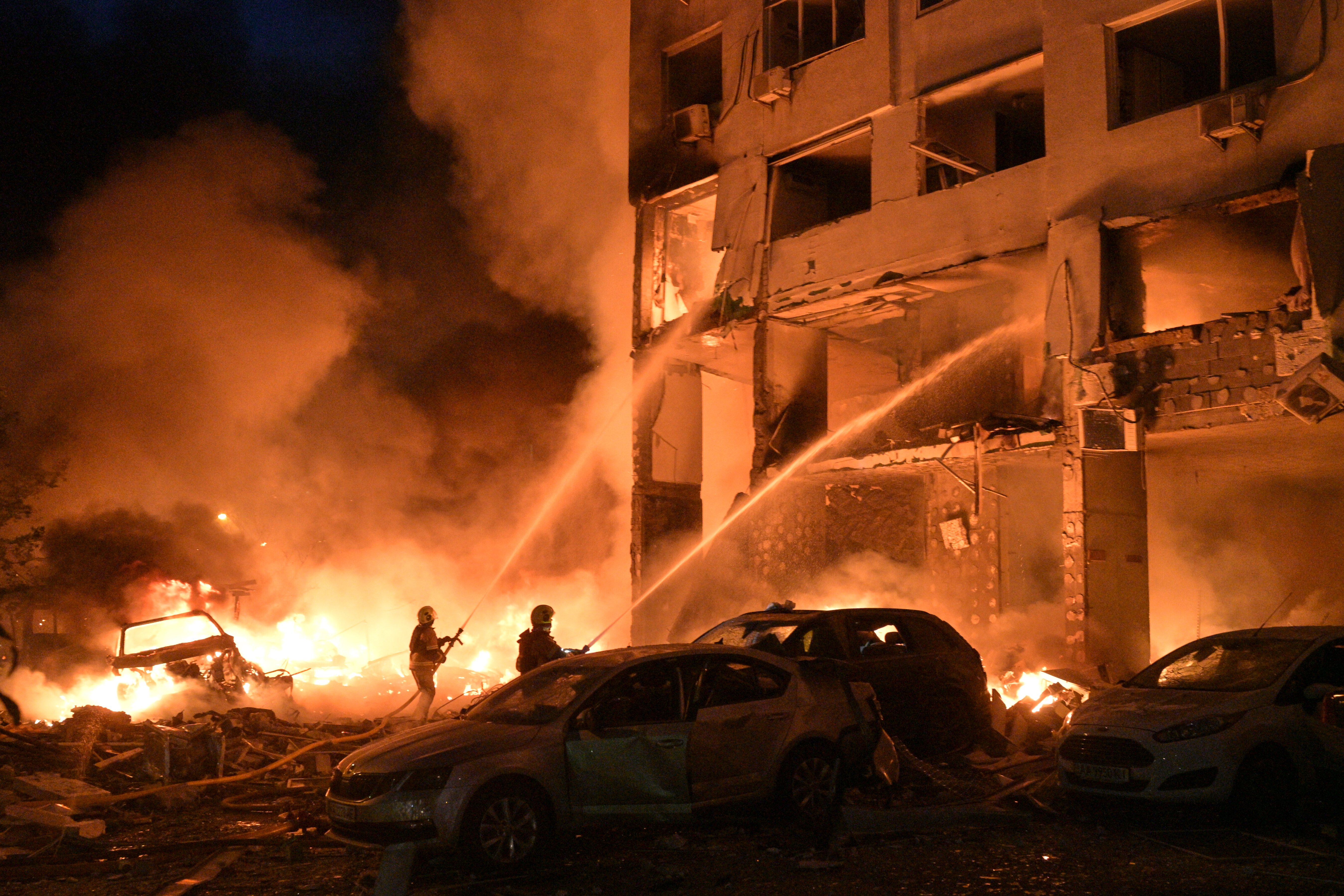 Rusya'nın Kiev'e Füze ve İnsansız Hava Aracı Saldırısı: En Az 10 Ölü