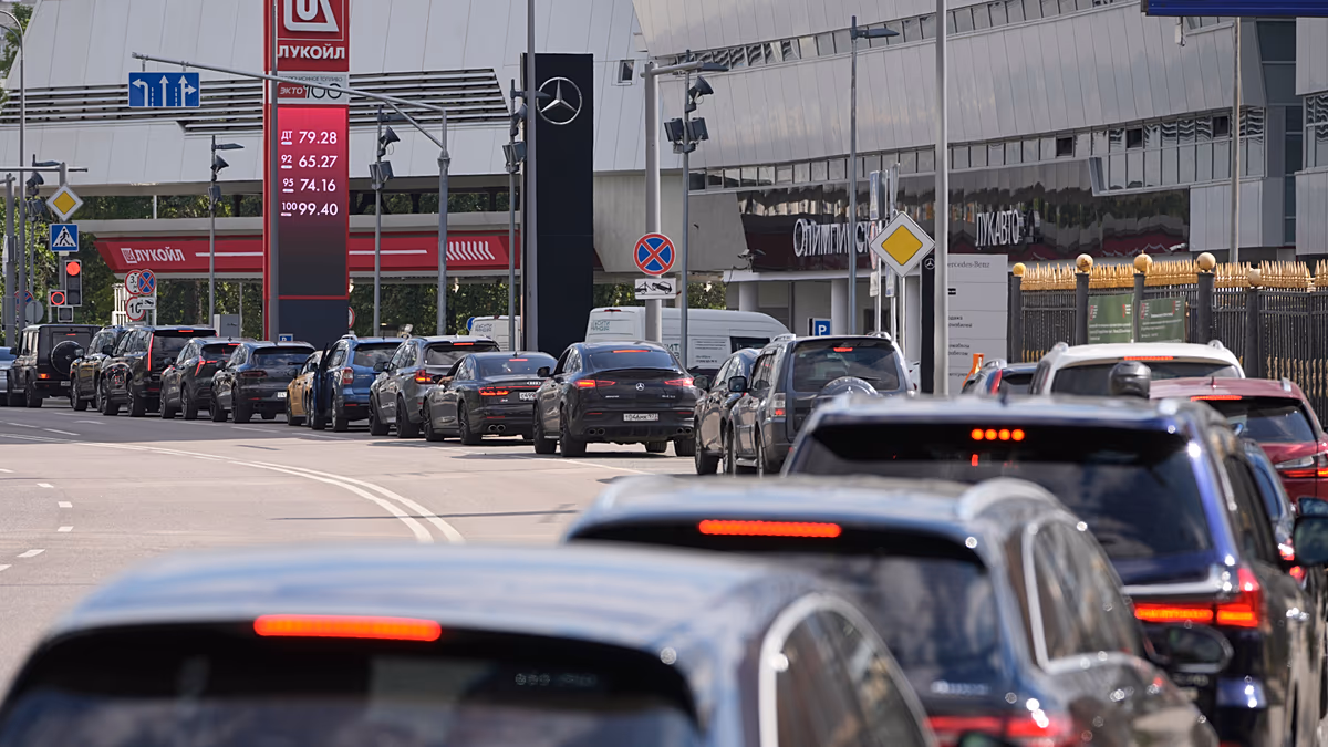 Rusya'da akaryakıt krizi derinleşiyor: Savaşın faturası vatandaşa kesiliyor