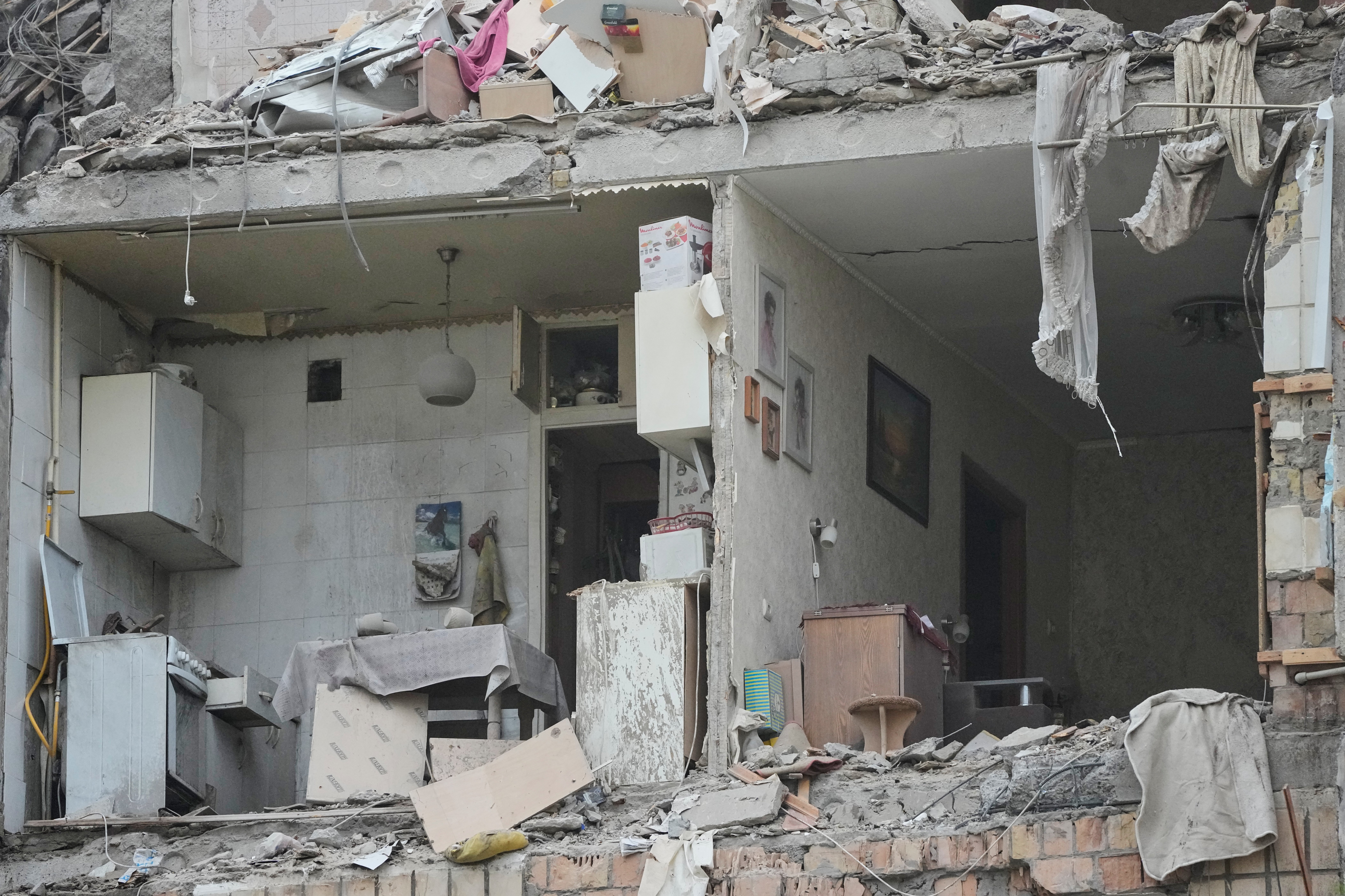 Rusya'nın Ukrayna'ya Füze ve Drone Saldırılarında 22 Kişi Hayatını Kaybetti