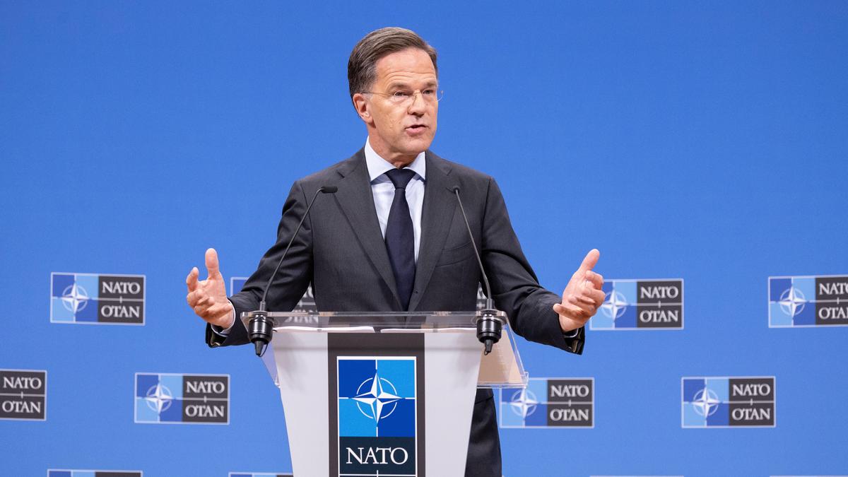 Rutte: ABD, NATO taahhütlerini azaltarak müttefiklerinden uzaklaşmıyor