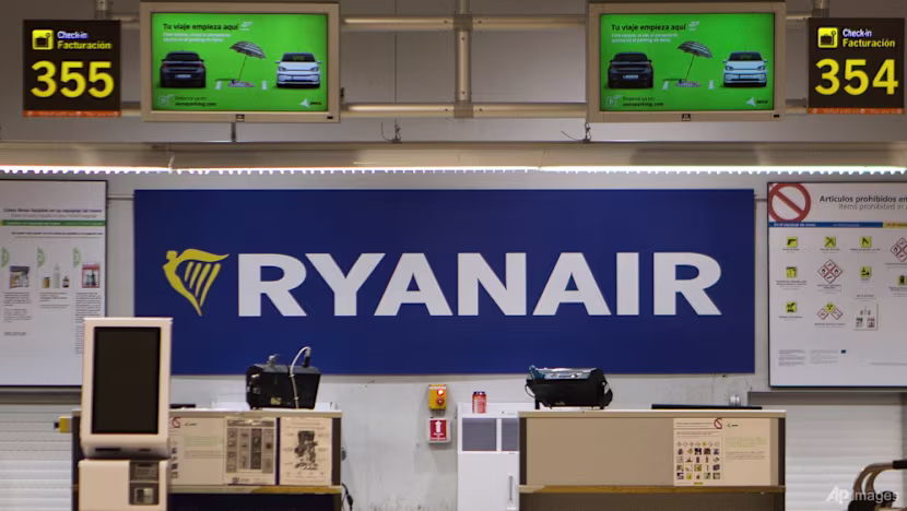 Ryanair Uçağının Camını Kıran Motor Parçası: Yolcunun Başı Dışarı Fırladı