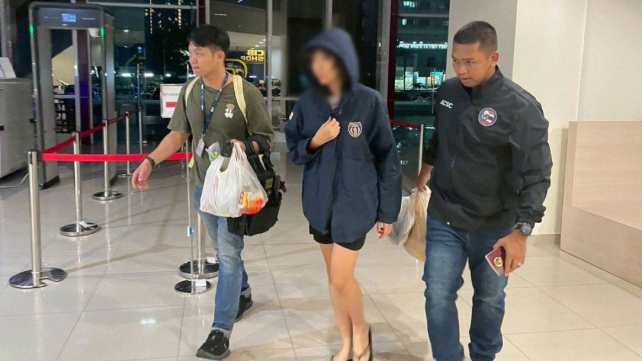 Sahte polisler Hong Kong'da 42 Çinli öğrenciyi milyonlarca dolar dolandırdı