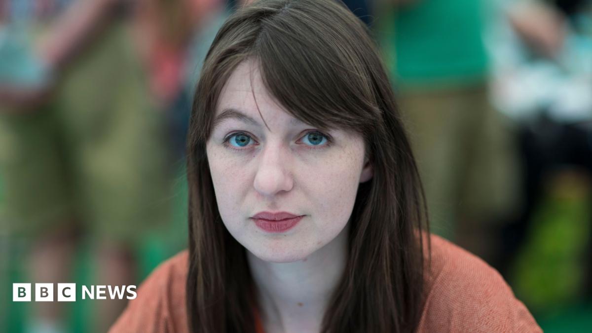 Sally Rooney'in Kitapları Filistin Eylemi'ne Destek Nedeniyle İngiltere'de Geri Çekildi