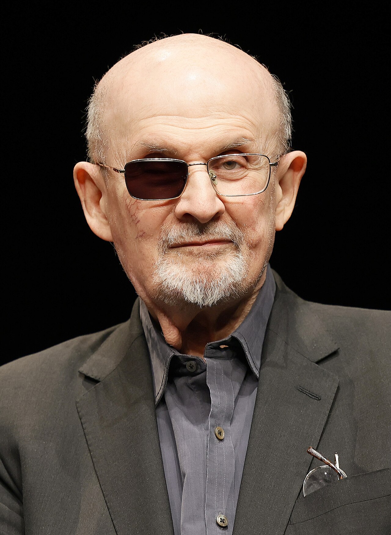 Salman Rushdie: Trump'ın kibir balo salonunun yıkılmasını istiyorum