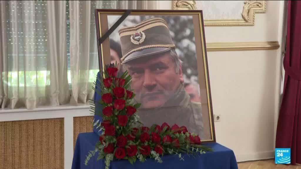 Savaş suçlusu Mladic için Belgrad'da anma töreni düzenlendi