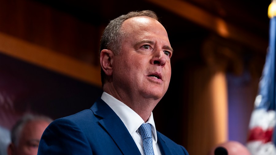 Schiff'ten ABD Savunma Bakanlığı'na yapay zeka silahlarında insan denetimi şartı