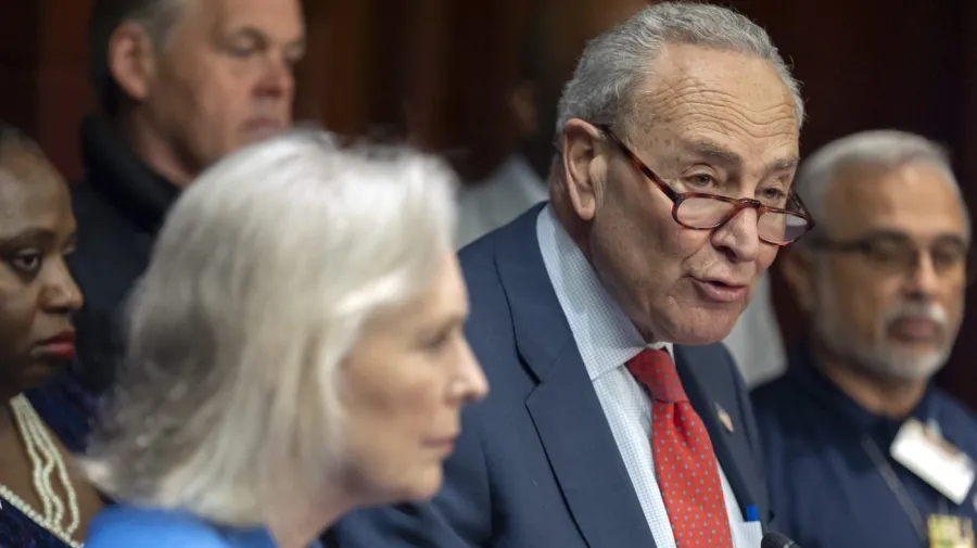 Schumer ve Gillibrand, Maine'de aday Platner'in çekilmesini istedi