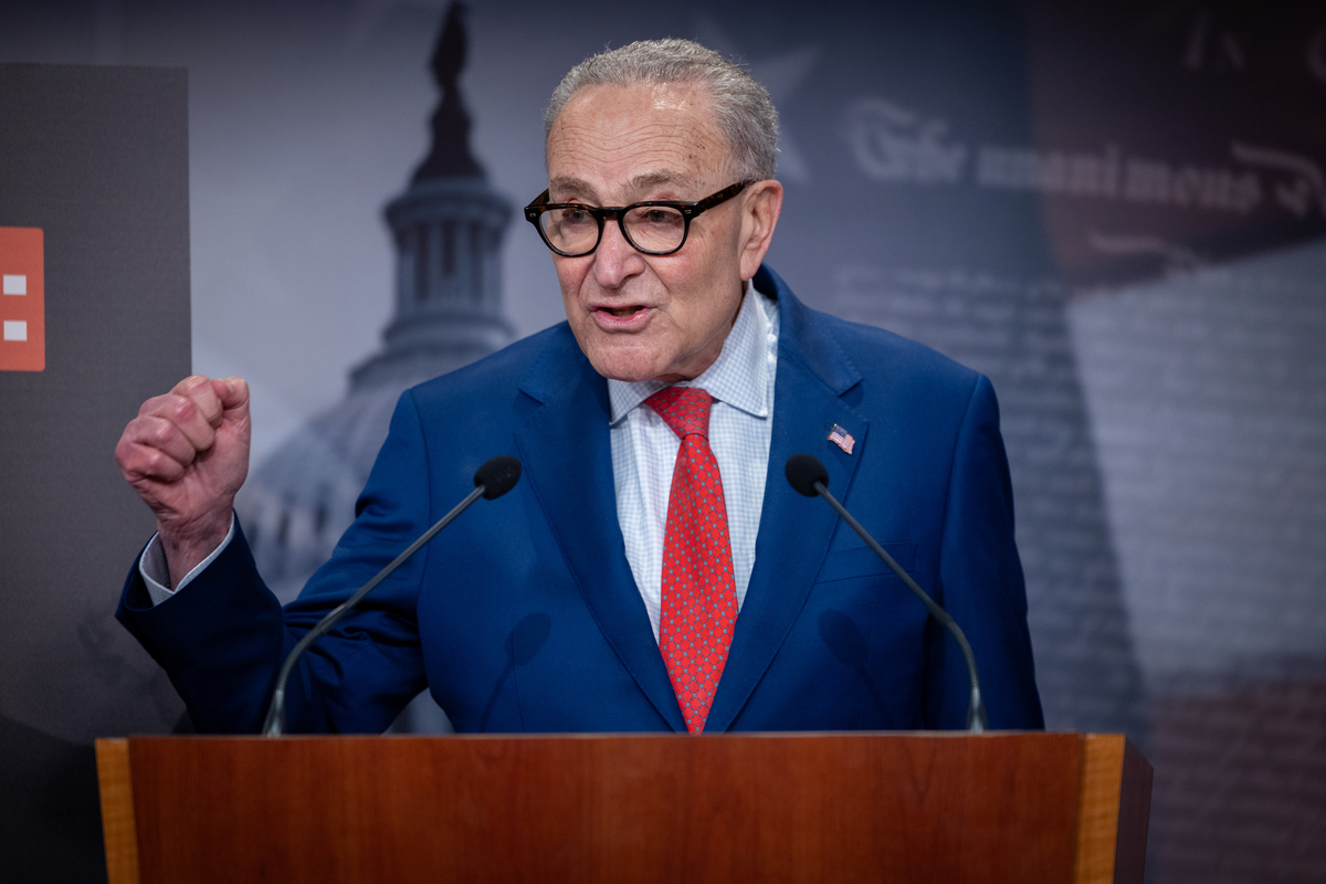Schumer'dan USS Abraham Lincoln için Savunma Bakanı'nın Azli Çağrısı