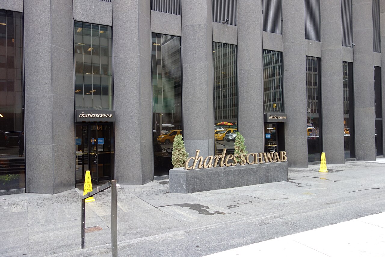 Schwab CEO'su: Düşük Ücretler Müşteri Odaklı Felsefenin Ürünü
