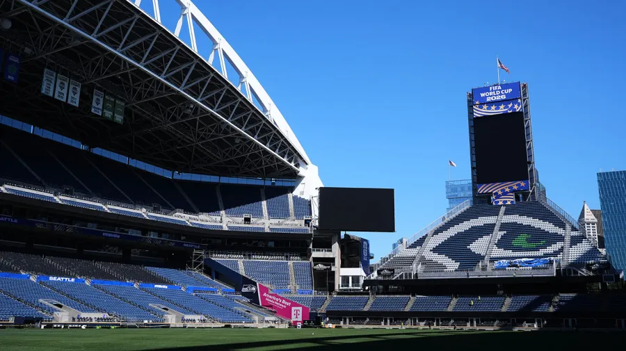 Seattle'da Mısır-İran maçında gökkuşağı bayraklarına izin