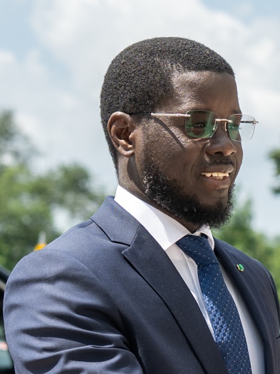 Senegal Devlet Başkanı Faye Yeni Parti Kurdu, İktidar Kampı Bölündü