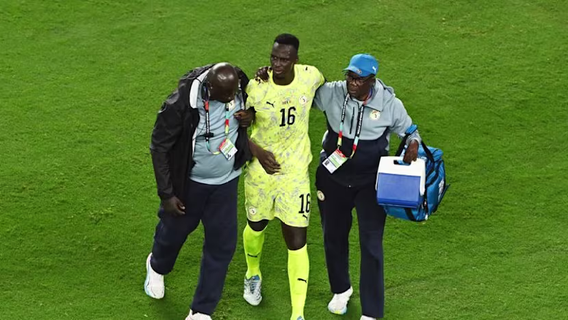 Senegalli kaleci Mendy, Irak maçında sakat