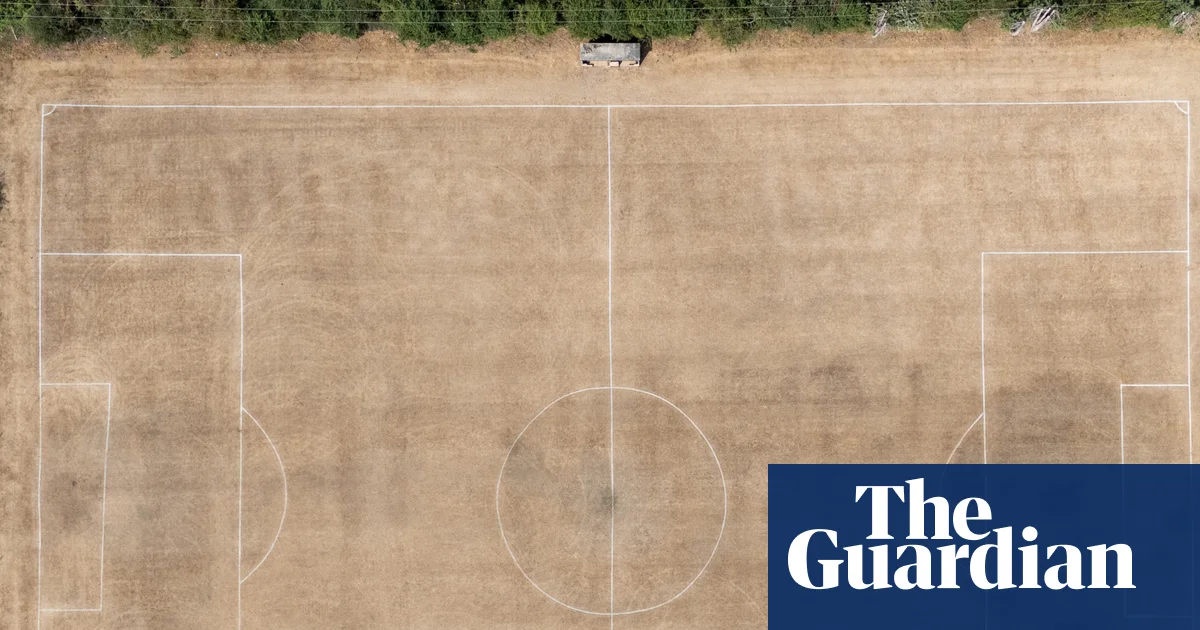 Sert Zemin Krizi: İngiltere'de Futbol Sezonu Ertelendi