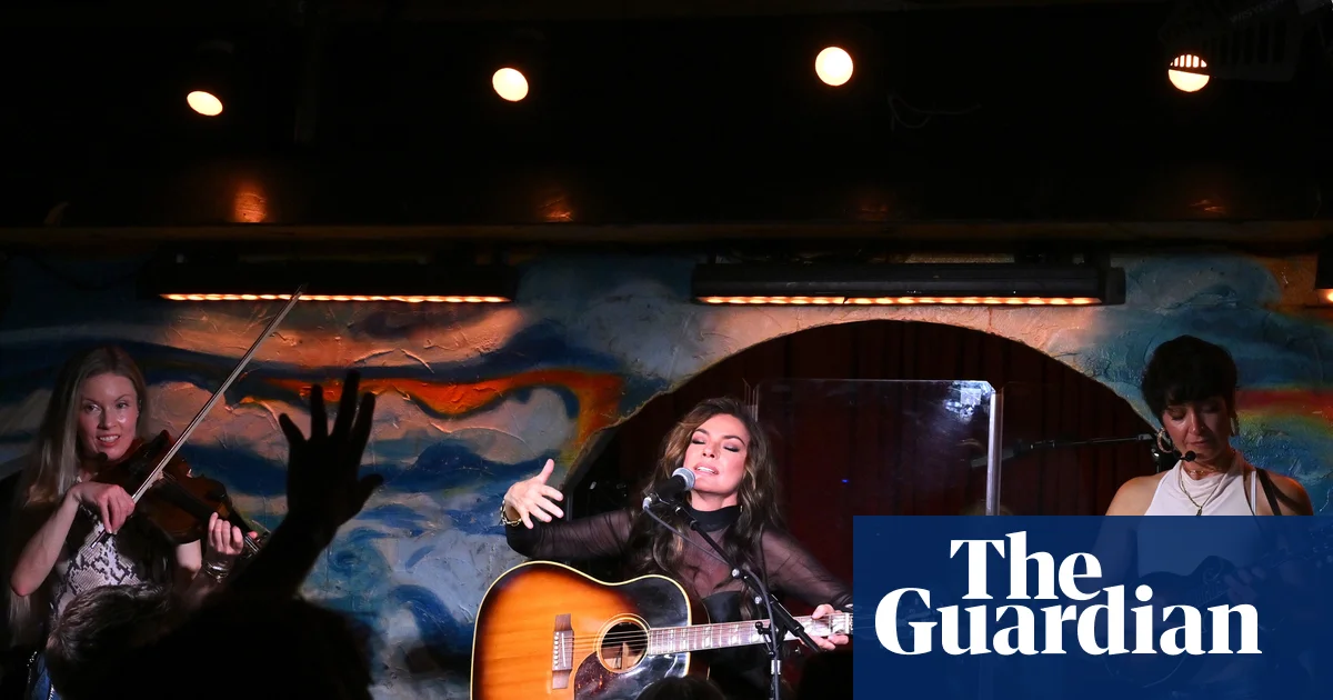 Shania Twain Londra pub'ını salona çevirdi