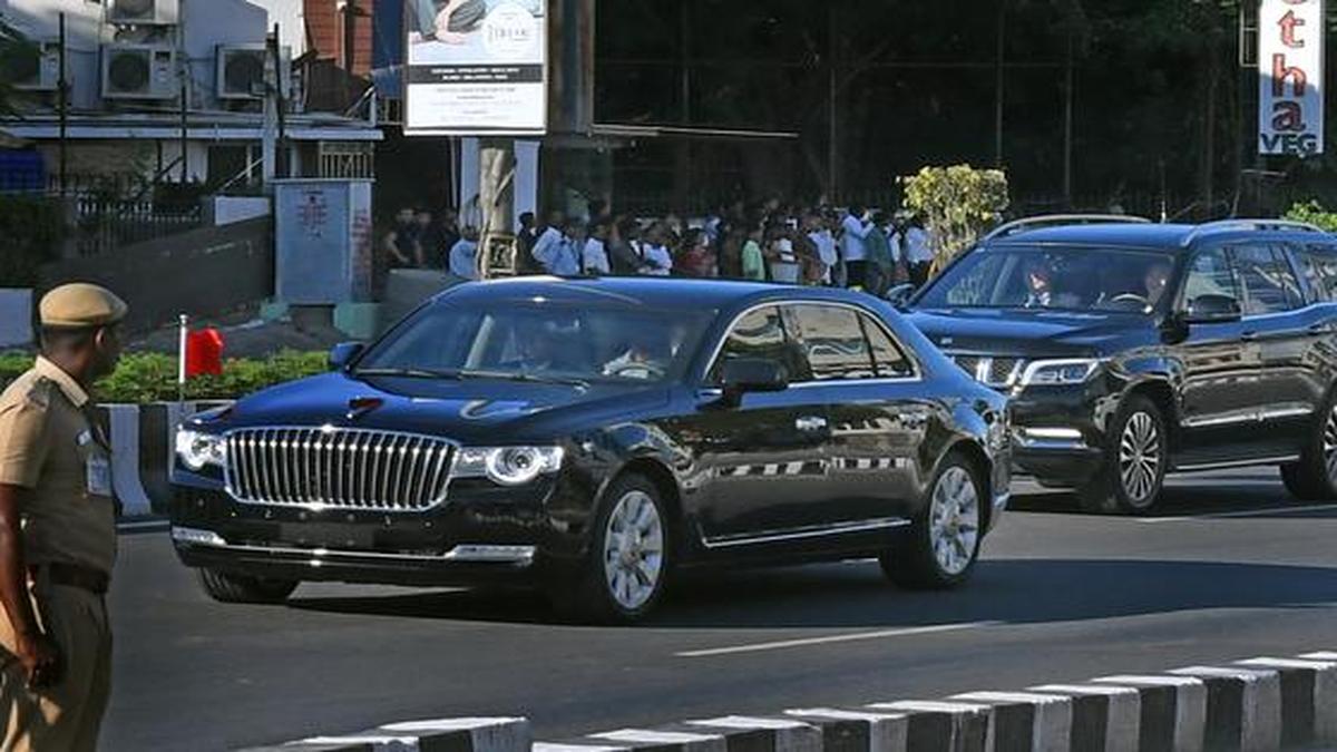 Şi Cinping'in Hongqi Limuzini Delhi'de görücüye çıktı