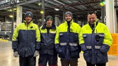 Sıcak Hava Dalgasında -18°C: Dev Dondurucu Çalışanları Soğukta