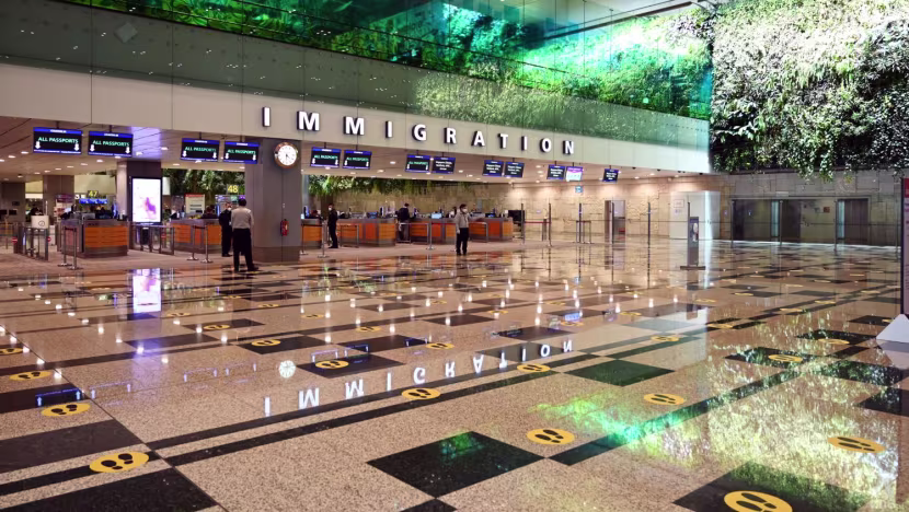 Singapur’dan balıkçı teknesiyle kaçan firari 20 yıl sonra havalimanında yakalandı