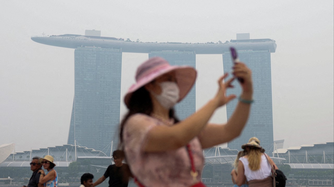 Singapur, Endonezya'daki orman yangınları için 7 şirketi hedef aldı