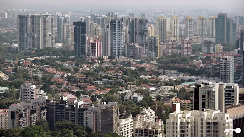 Singapur'da HDB Konut Fiyatları Düştü, Özel Konutlar Arttı