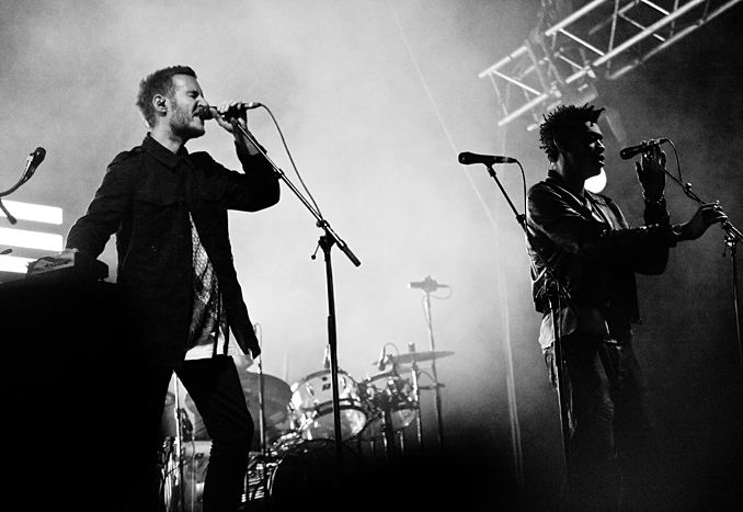 Singapur, Filistin bayrağı gösteren Massive Attack'a yasak getirdi