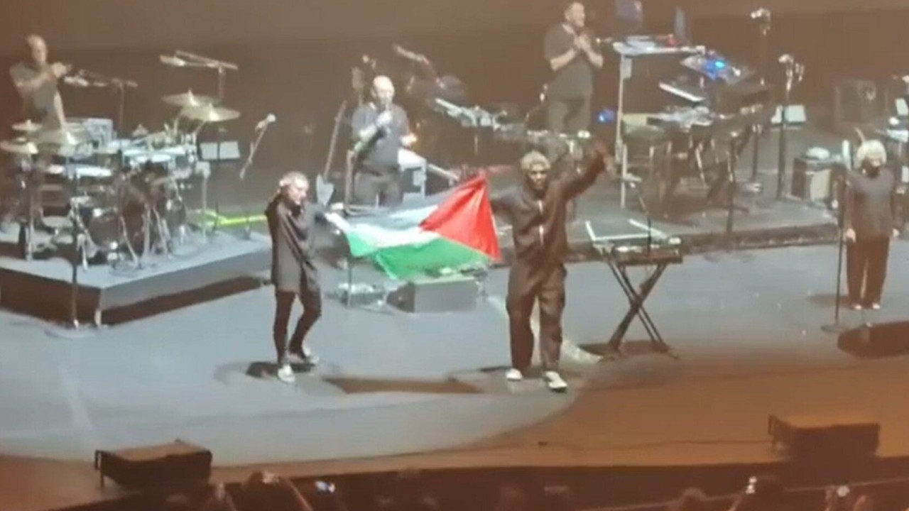 Singapur'da Massive Attack'a Filistin Desteği Soruşturması