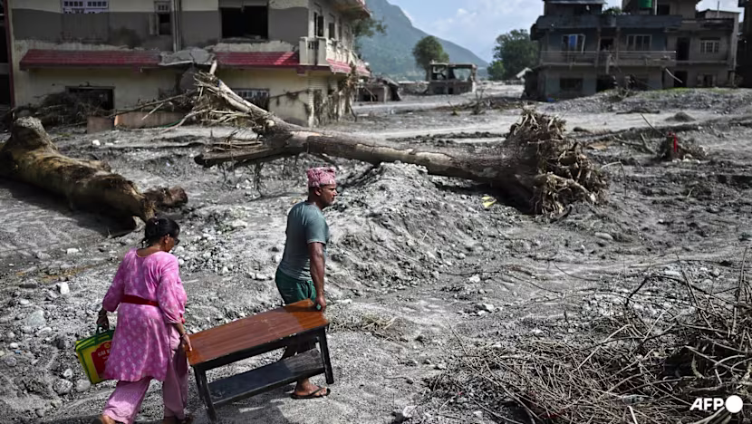 Singapur, Nepal ve Tibet'teki Depremde 100 Vatandaşına Ulaştı