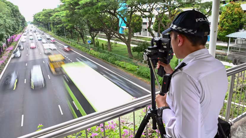 Singapur'da Trafik Cezaları Revize Ediliyor: Ehliyete El Koyma Sınırı Düşürülecek, Cezalar Uzayacak