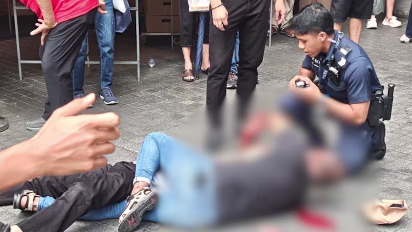 Singapur'da bıçaklı saldırganı etkisiz hale getiren vatandaş oldu