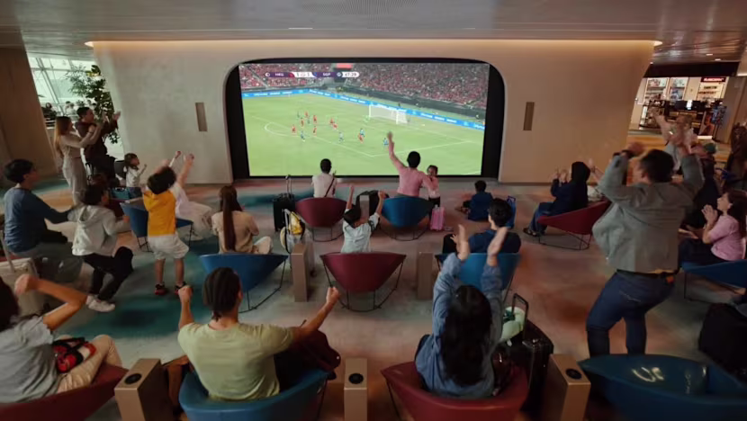 Singapur'da Futbol Heyecanı Changi Havalimanı'nı Sardı